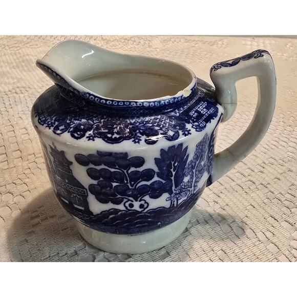 Blue Willow Creamer Japan - Picture 1 of 9